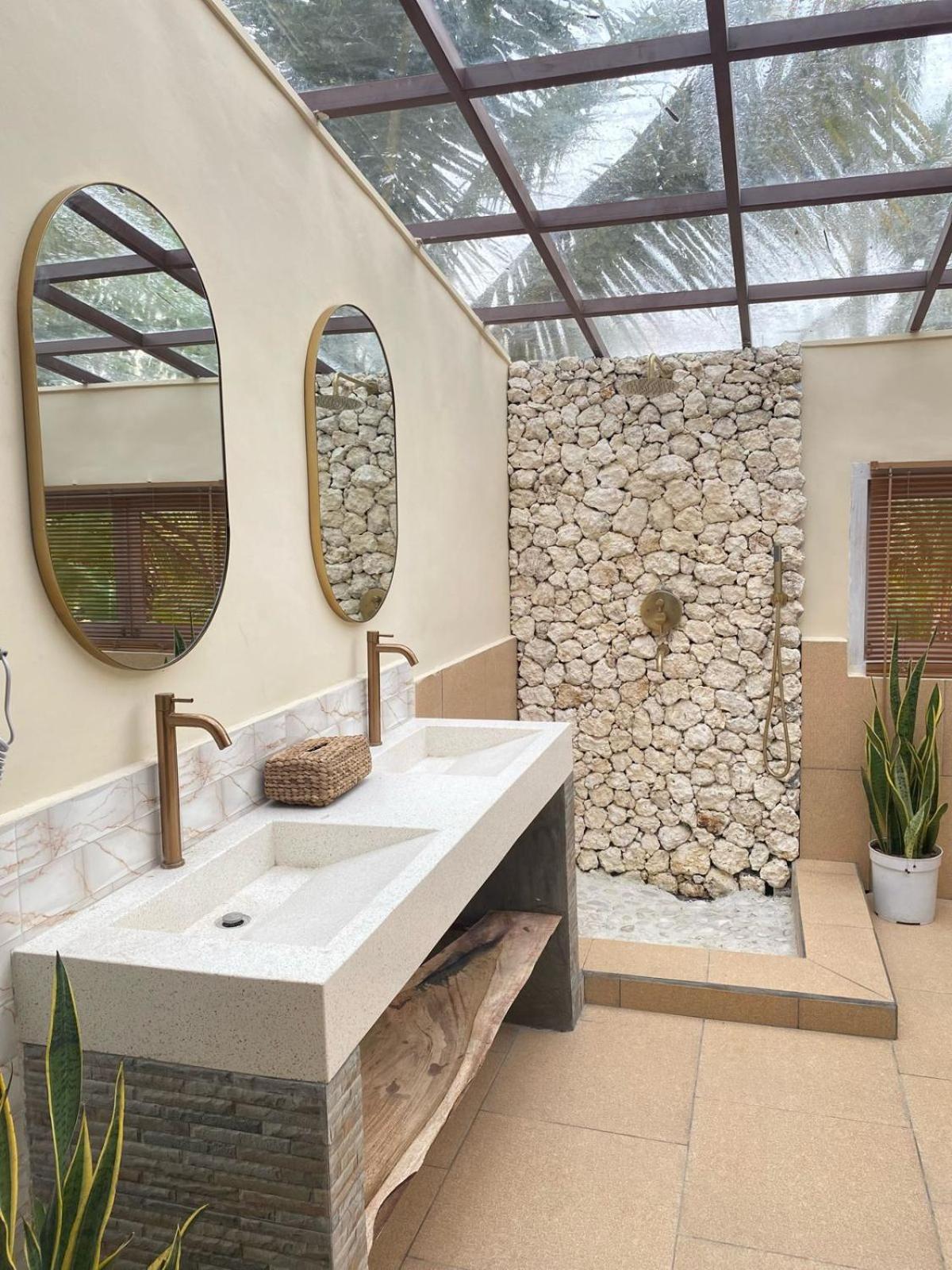 Villa with Garden View