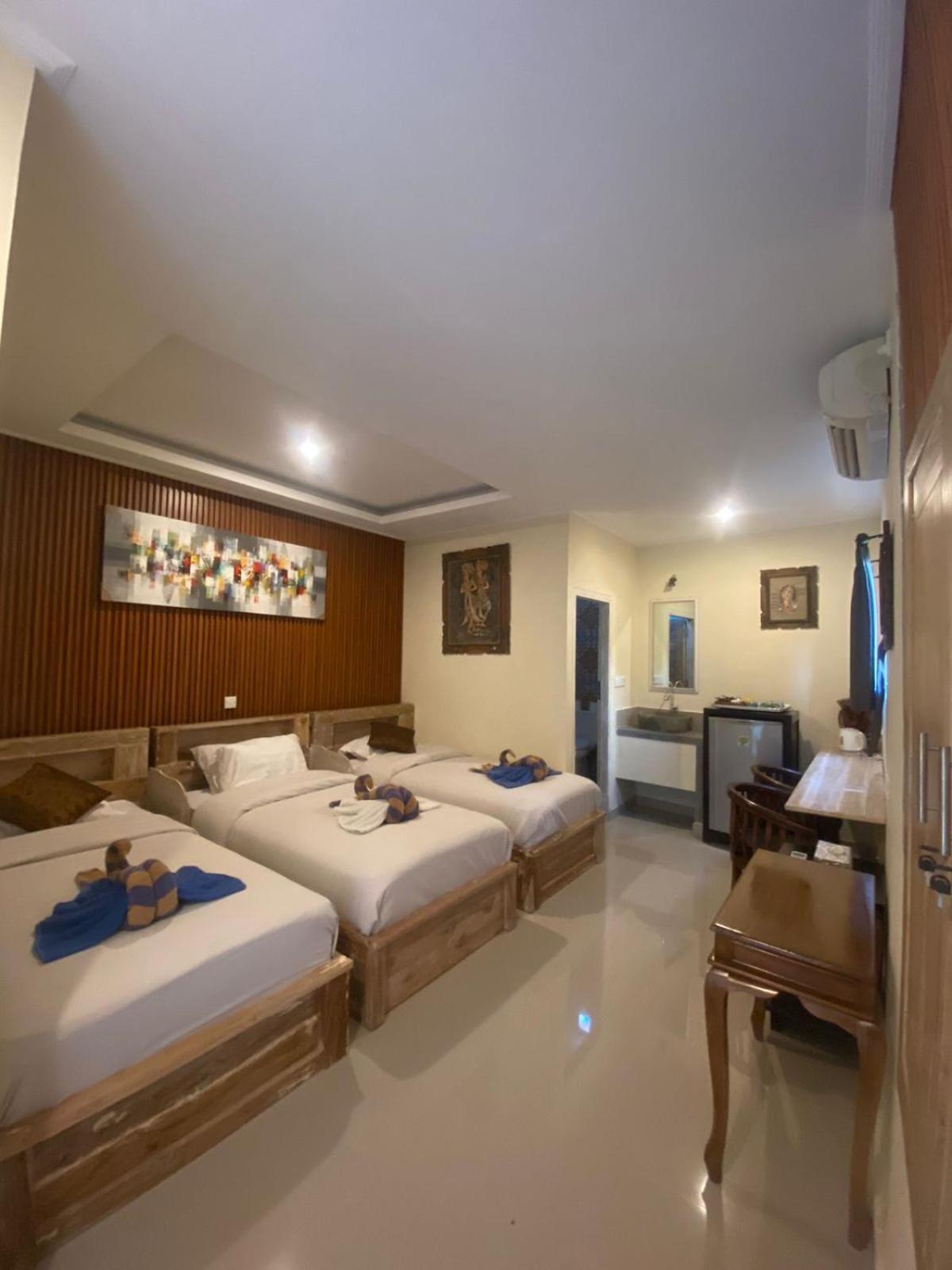 Habitación Triple con balcón