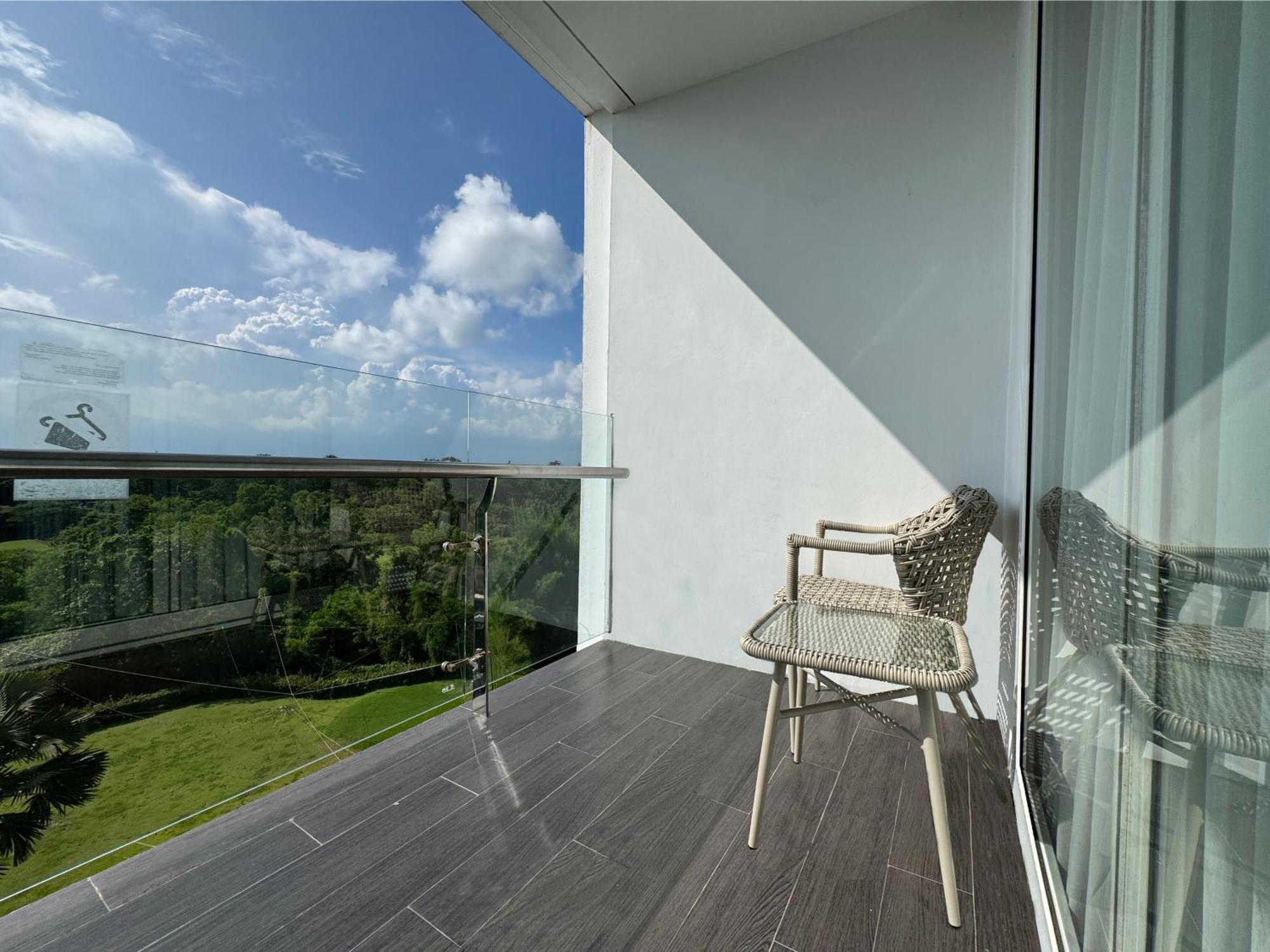 Deluxe Twin Room Balcony