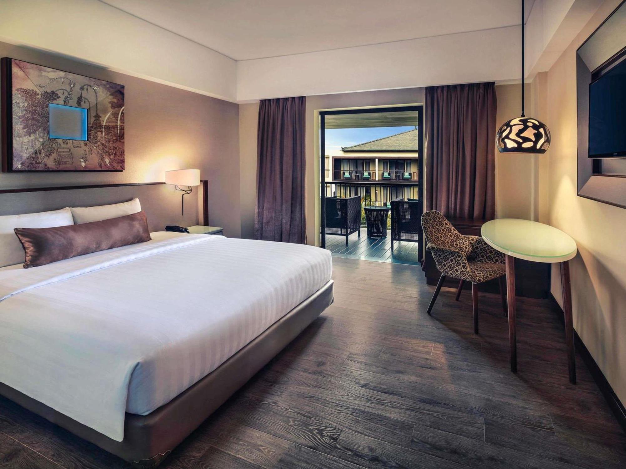 Deluxe King Room with Balcony