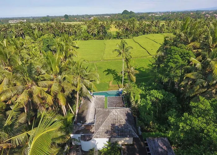 Villa Balinese Luxurious Elegance Ubud mit Pool