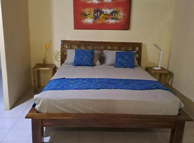 Shalana Homestay- Formerly Teka Teki House スミニャック
