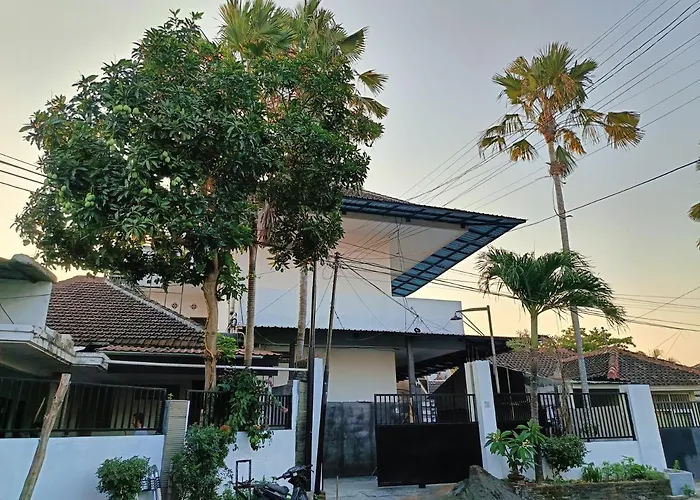 Bali Airport Guest House ジンバラン