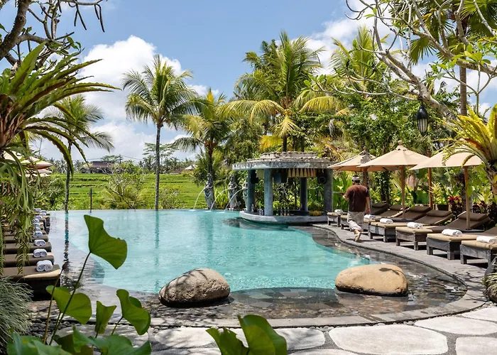 ホテル Kuwarasan A Pramana Experience ウブド