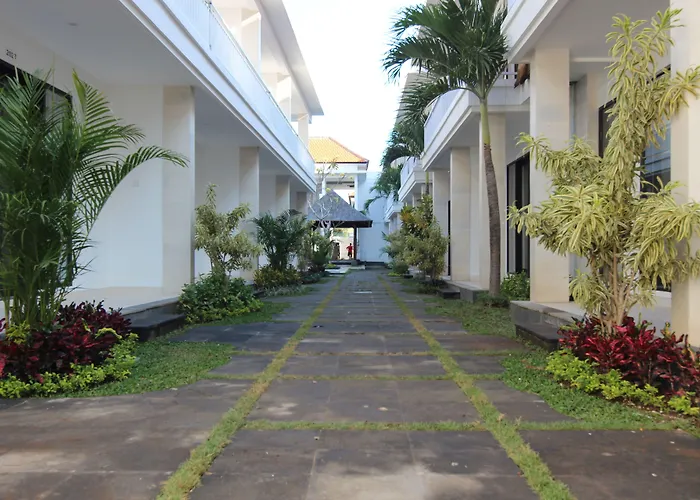 The Diana Suite Kuta Lombok Con una pista da Golf
