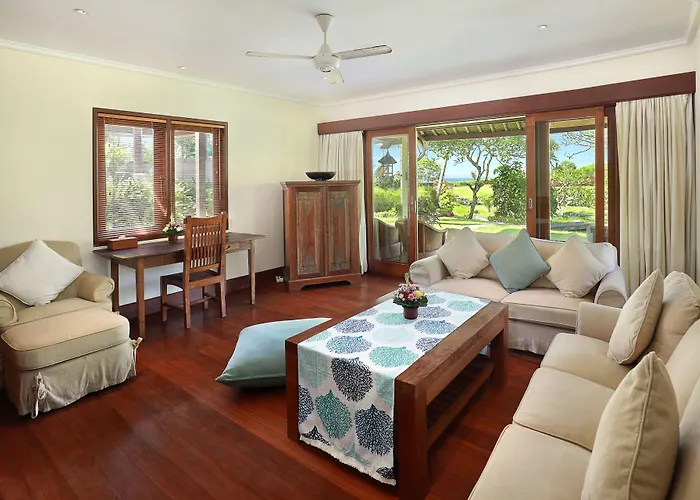 Impiana Private Villas Cemagi Con una Pista de Golf