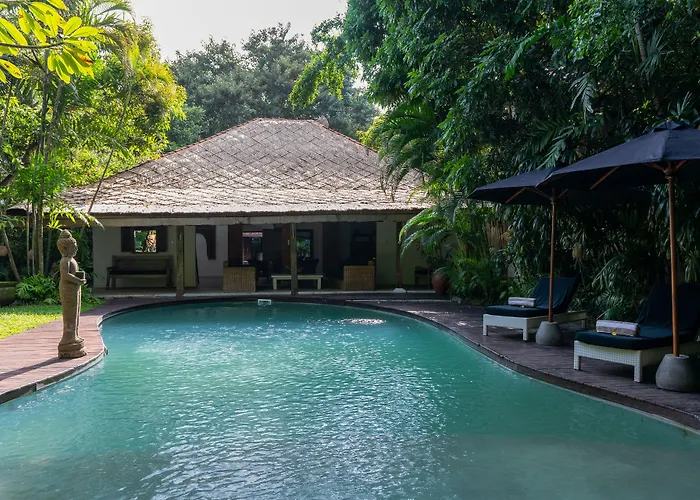 ホテル The Gardens Seminyak