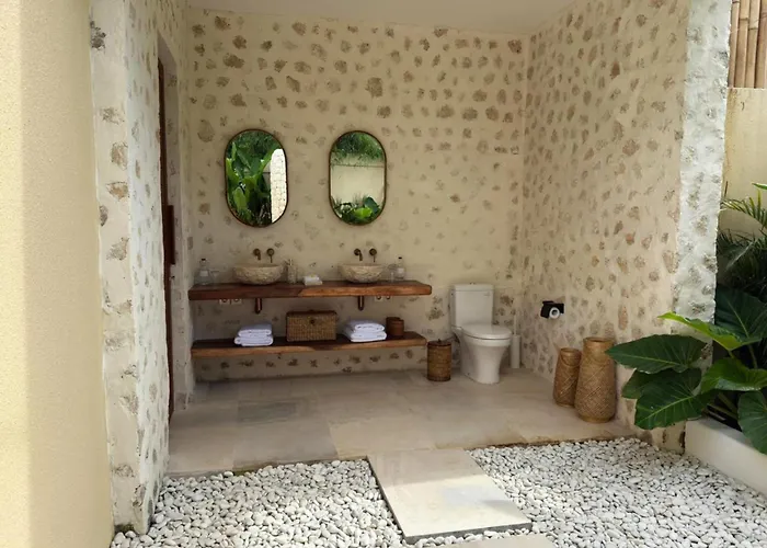 Private Oceanfront Villa Kingfisher - 20M Infinity Pool Nusa Lembongan mit Pool