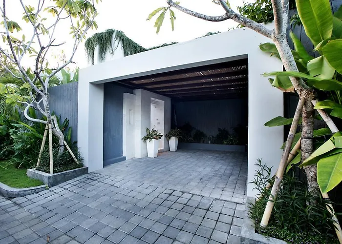 Kedonganan Beach Villa Jimbaran mit Pool