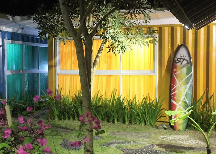 Kubu Container Hostel Uluwatu