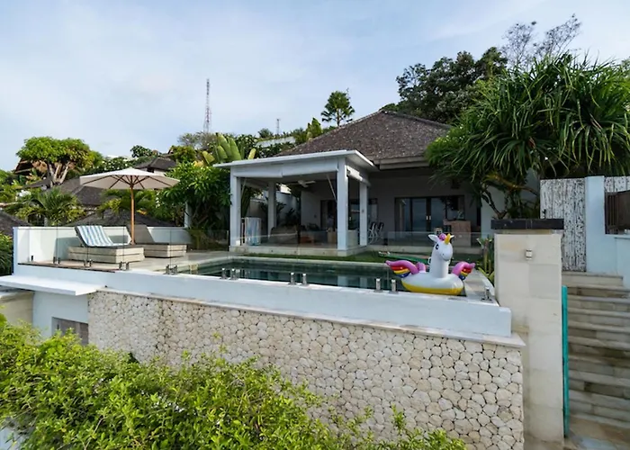 Tenang Villas Nusa Lembongan mit Pool